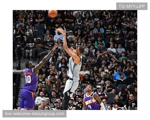 史诗级绝杀：那些震撼整个季后赛的瞬间！，季后赛最新绝杀瞬间