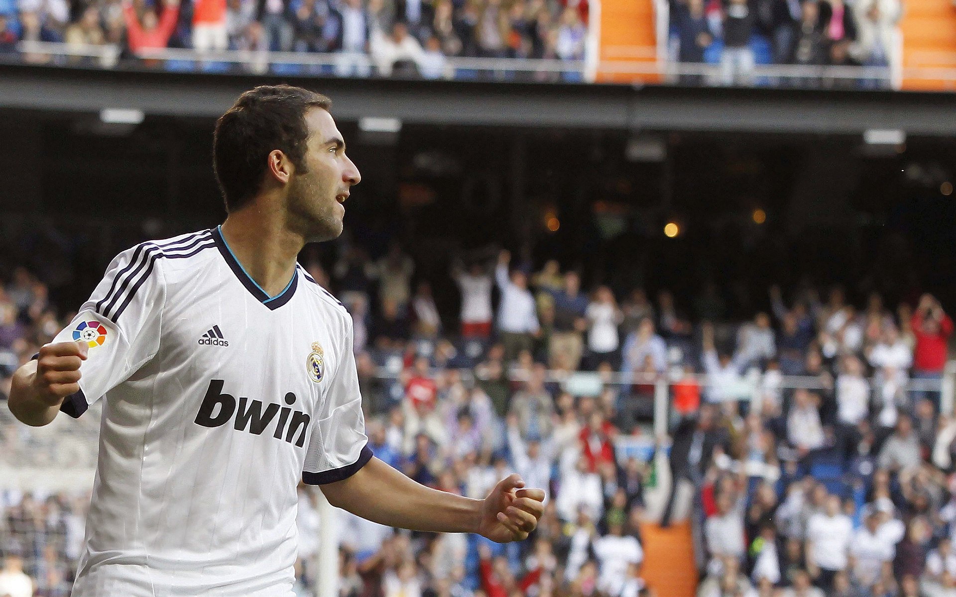 凯恩向巴萨摊牌!5700万解约金将生效,或考虑成为替代莱万,凯恩加盟巴黎